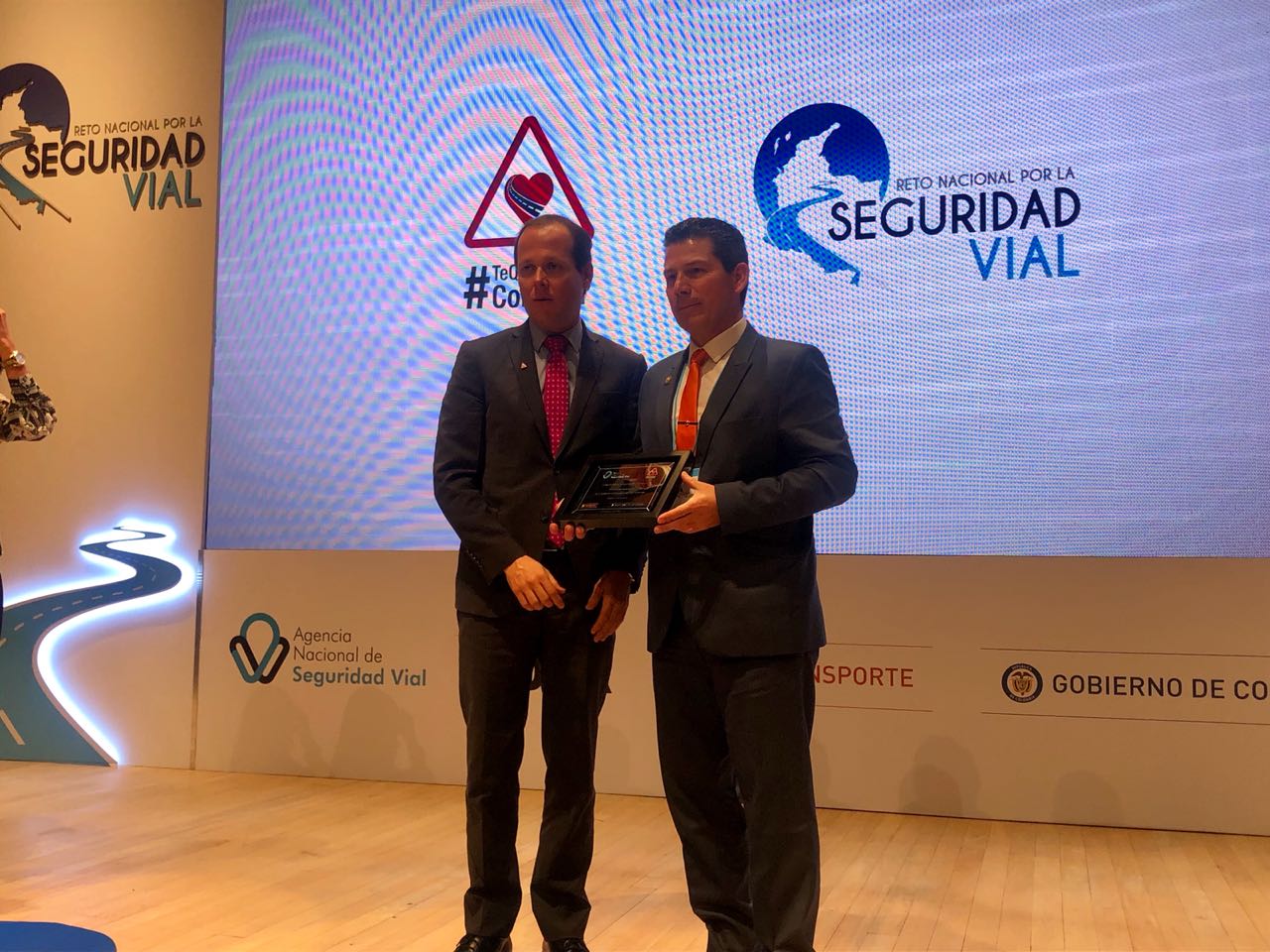 Defensa Civil Colombiana recibe reconocimiento por su compromiso en seguridad vial